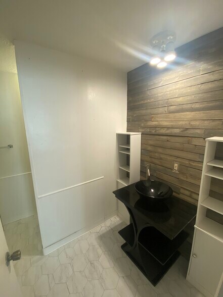 Building Photo - 1133 Beverly Ct