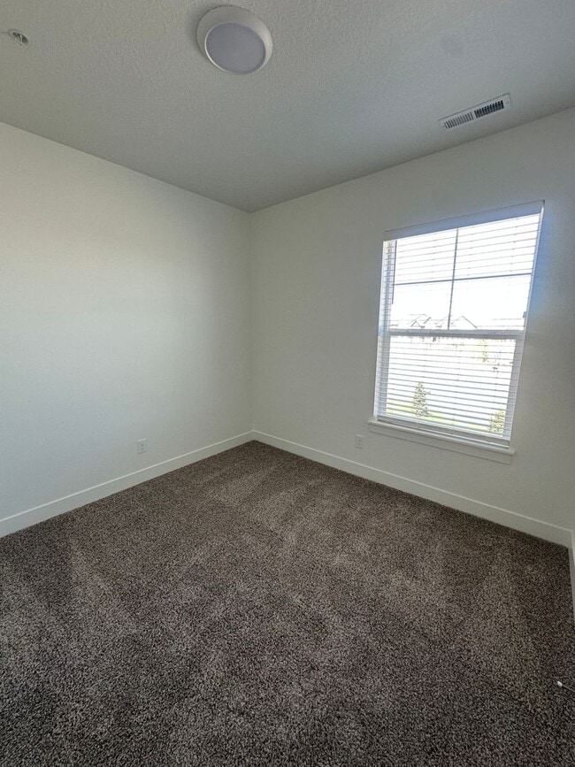 Building Photo - BRAND NEW CONDO