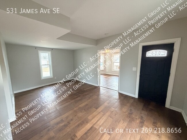 Building Photo - 531 James Ave SE