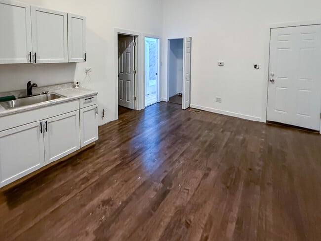 Building Photo - 8714 S Commercial Ave