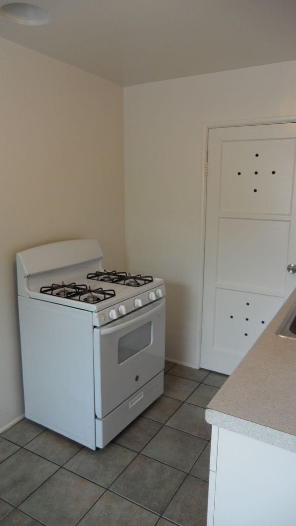 Building Photo - Parton 1521-1527