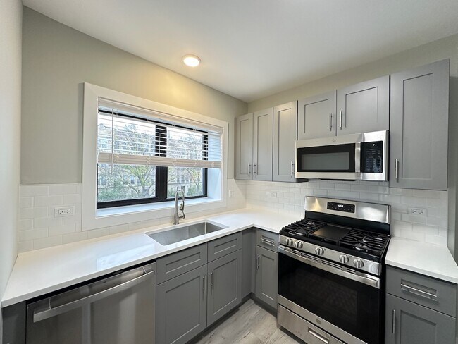 Building Photo - 1144 Oak Ave