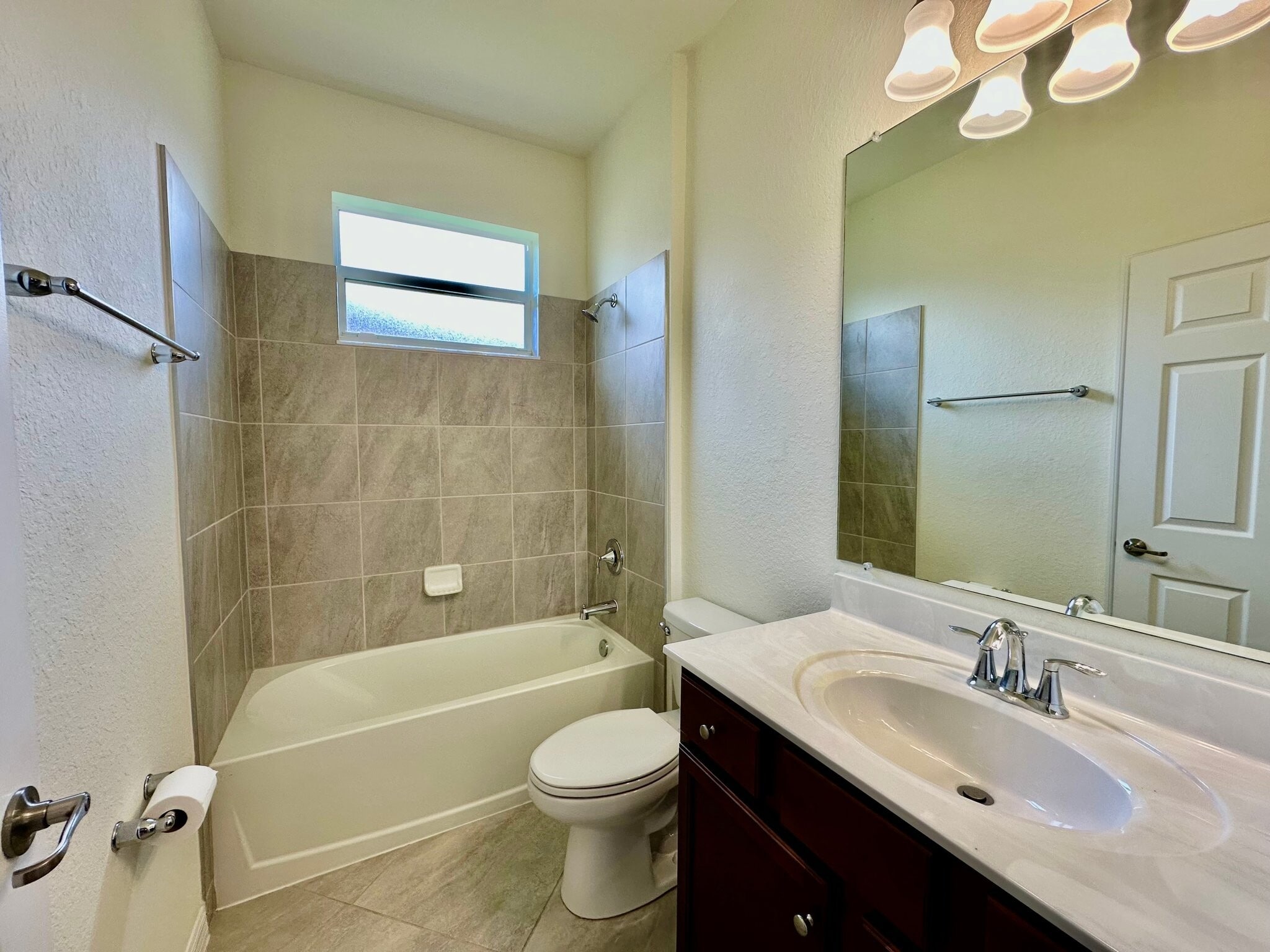 Building Photo - 1823 Alameda Dr