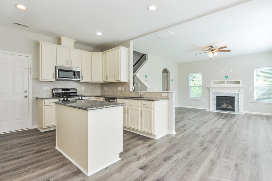 Building Photo - 105 Lakemont Dr