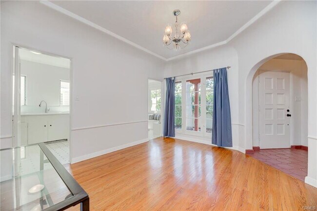 Building Photo - 2376 Selby Ave