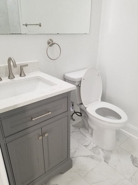 Building Photo - 1130 S Charles St