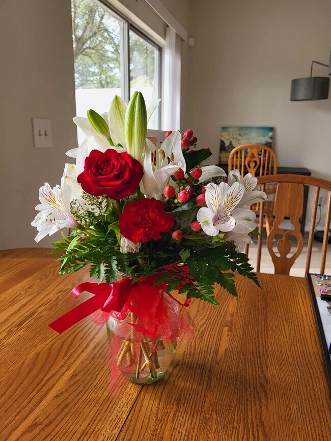 Building Photo - 5260 Collins Rd