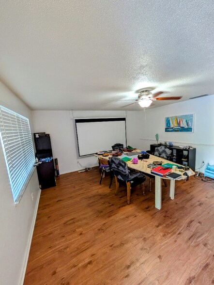 Building Photo - 411 Marjon Ave