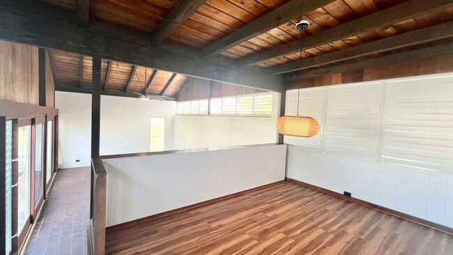 Building Photo - AVAILABLE NOW! PARTIALLY RENOVATED 2 BEDRO...