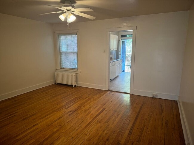 Building Photo - Updated Highland Park Townhome!