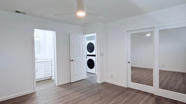 Building Photo - NEWLY RENOVATED---- 2BD/1BA, End Unit TH in Twin Creeks Garden, San Ramon- Available Now!