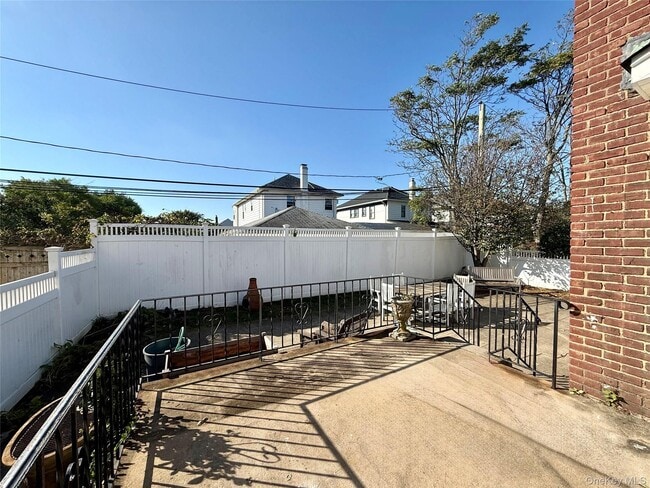 Building Photo - 518 W Olive St