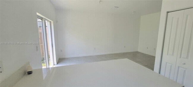 Building Photo - 1737 SE 26th Ter