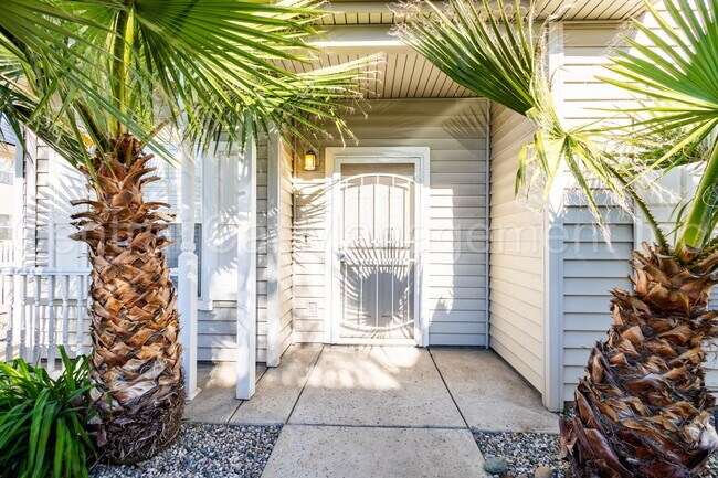 Building Photo - 3 Bedroom/2 Bath Townhome in Mill Creek - ...