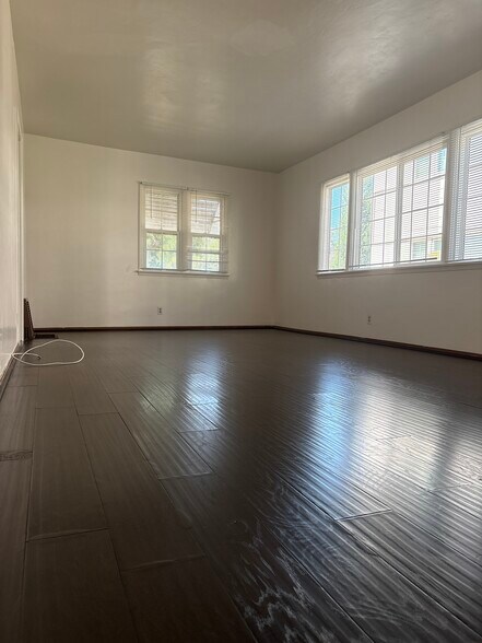 Building Photo - 1712 Huntington Dr