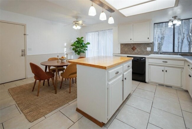 Building Photo - 2400 Northwood Ln