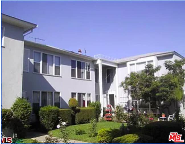 Building Photo - 1620 S St Andrews Pl