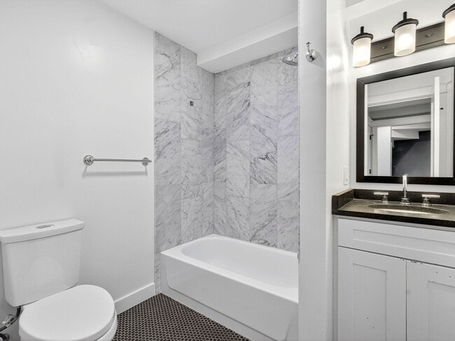 Building Photo - 409 Norfolk St