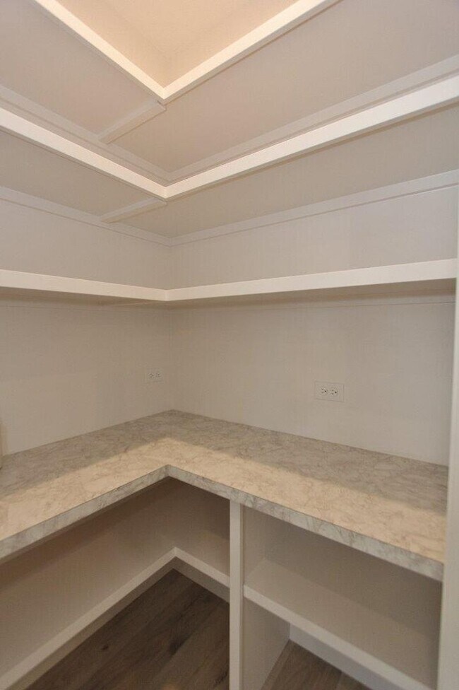 Building Photo - Immaculate Single-Level Patio Home