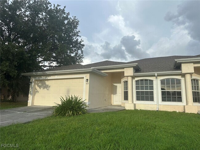 Primary Photo - 423 SE 23rd Pl