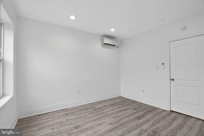 Building Photo - 1302 N Dover St