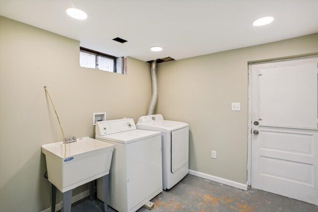 Laundry room - 14 Mount Olivet Blvd