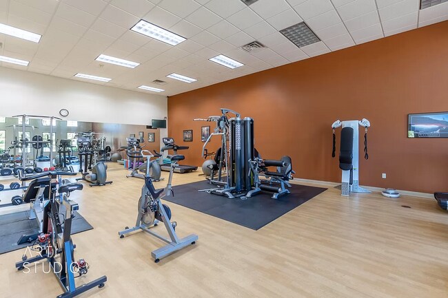 Building Photo - 934 N Slow Creek Ln