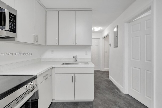 Building Photo - 5980 SW 40th Ave