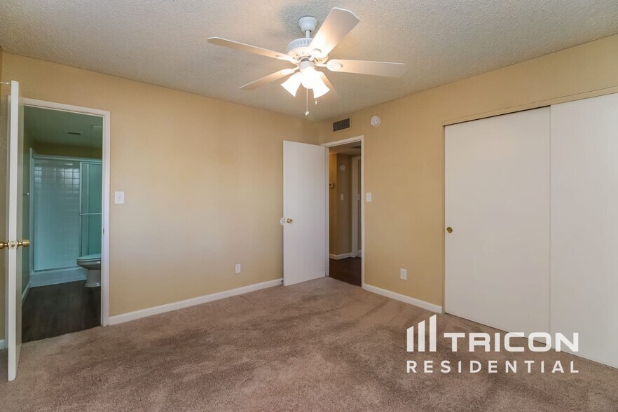 Building Photo - 8948 W Heatherbrae Dr