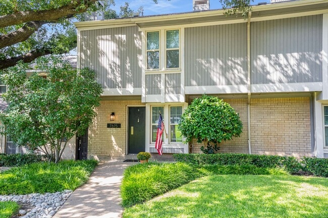 Building Photo - 7615 Woodthrush Dr