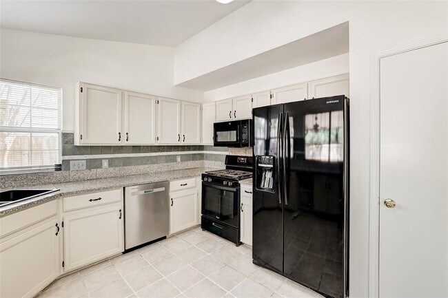 Building Photo - 16304 Kicking Bird Dr