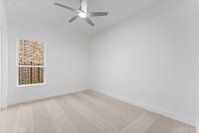 Building Photo - 26915 Longwood Ledge Ln