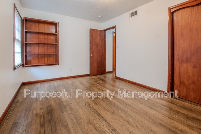 Building Photo - 616 E Bouse Dr