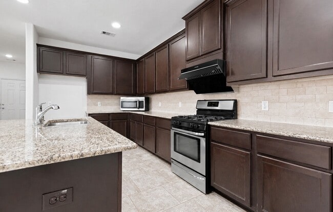 Building Photo - 166 Meadow Grove Dr