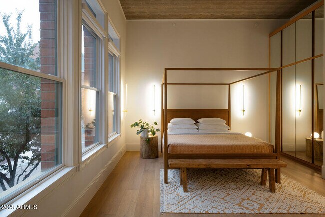 Building Photo - 50 W Palm Ln