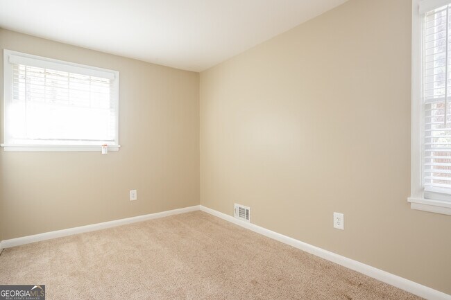 Building Photo - 2134 Elinwood Dr