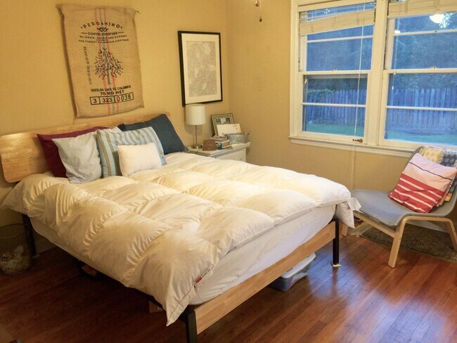 Building Photo - Two Bed / One Bath - Very Convenient Unit for Rent in Brandon