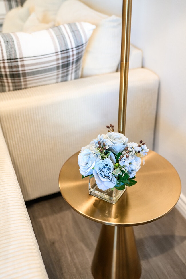 Building Photo - 734 Claraday St