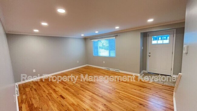 Building Photo - 575 Sautter Dr