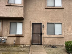 Building Photo - 510 Real Rd