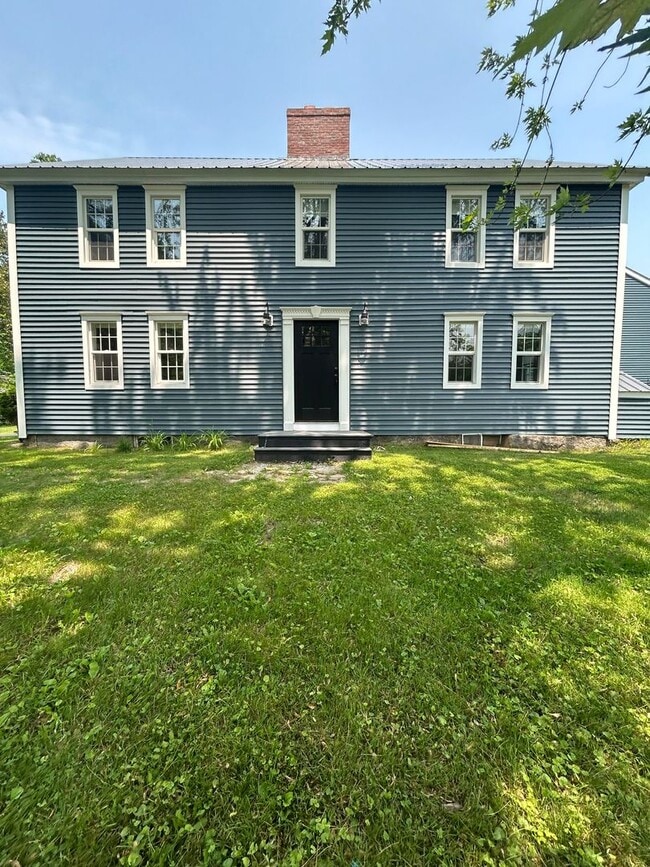 Building Photo - Beautiful renovated 5 bedroom 2.5 bath sin...
