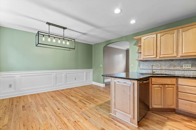 Building Photo - 44 Jordan St