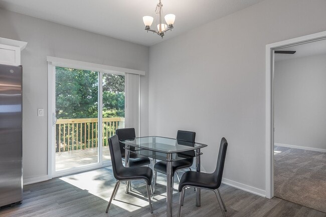 Building Photo - Great 3 Bedroom Single-Family Home in Urbandale