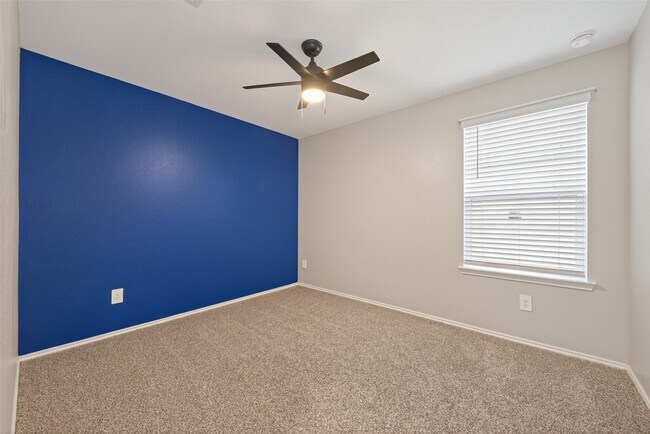 Building Photo - 11933 Summer Oak Trl