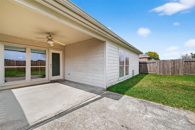 Building Photo - 2114 Thorn Berry Creek Ln