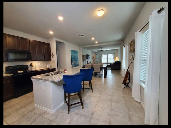 Building Photo - Modern 3-Bed Home with Island Kitchen, Private Patio, and Fenced Yard in Converse