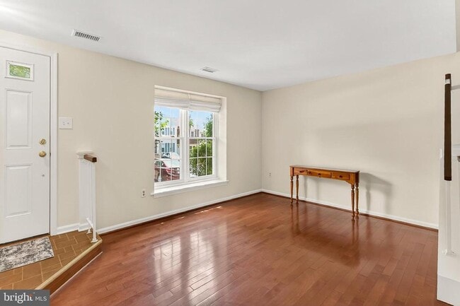 Building Photo - 7462 Towchester Ct