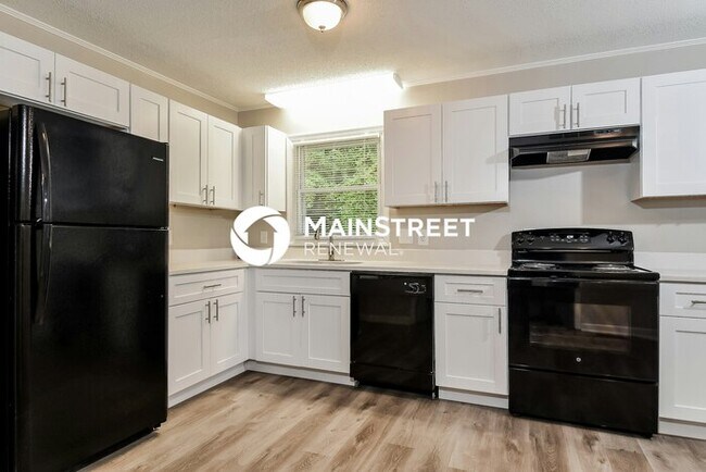 Building Photo - 3 Bedroom Pet-Friendly Home in GREENSBORO,...