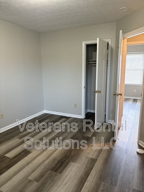 Building Photo - 410 Kirkcaldy Ct