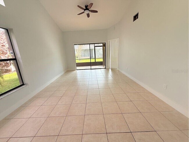 Building Photo - 109 Lakepointe Cir